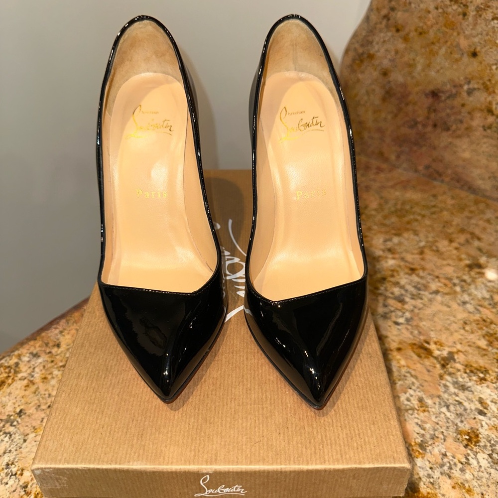 Christian Louboutin Black Patent Leather Pumps 
FIT LIKE A 6-6.5